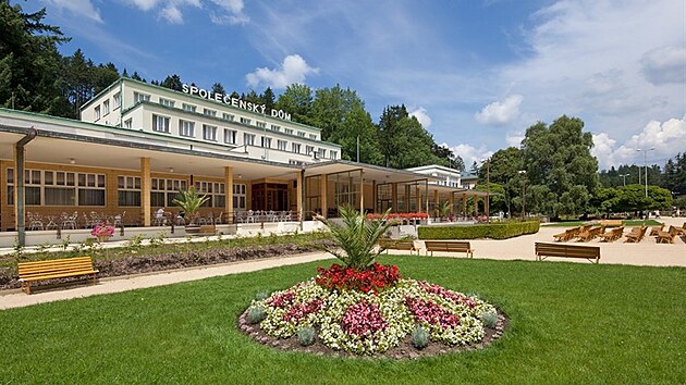 Architektonicky jde o objekt s v�razn�mi funkcionalistick�mi rysy, p�esto v�ak p�sob� velmi klasicky.