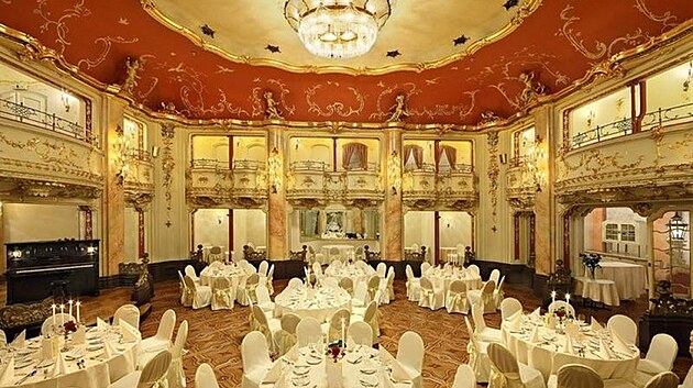 V Boccacciu se konaly odpoledn� �p�te�n� �aje�, �ast�mi hosty zde byl Jan Masaryk, ministr zahrani�n�ch v�c�, velvyslanec USA v �esk� republice a mnoho dal��ch.