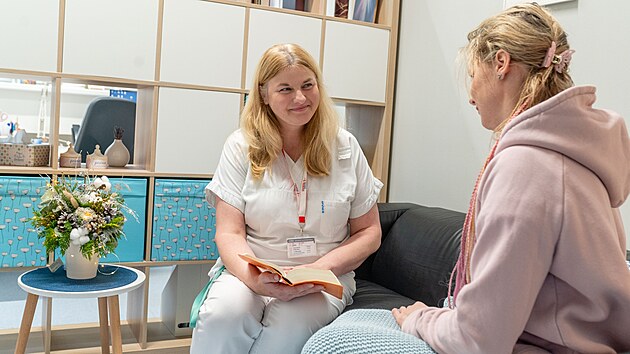 Nemocni�n� kaplanka Michaela Kadl��kov� z Krajsk� nemocnice Tom�e Bati ve Zl�n� (prosinec 2025)