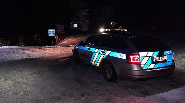 Policist� vyr�ej� v Karolince ne Vset�nsku do akce zam��en� na odhalen� driftuj�c�ch �idi��. (prosinec 2025)