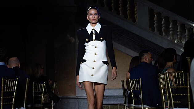 Hana Soukupov� p�i exkluzivn� prezentaci v�b�ru ikonick�ch model� m�dn�ho domu Balmain (Charitativn� galave�er Wall of Joy Nadace Terezy Maxov� d�tem (Rudolfinum, Praha, 1. prosince 2025)