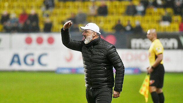 Sl�vistick� kou� Jind�ich Trpi�ovsk� b�hem utk�n� s Teplicemi.