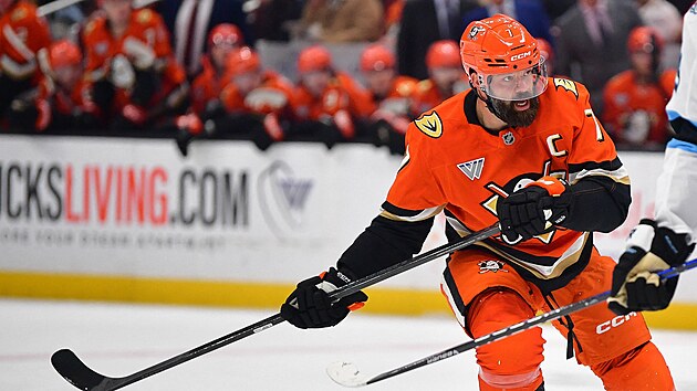 Radko Gudas (7) z Anaheim Ducks v z�pase s Utah Mammoth.