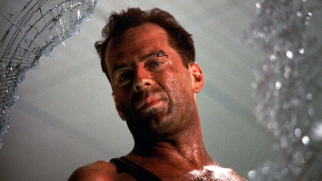 Bruce Willis ve snímku Smrtonosná past (1988)