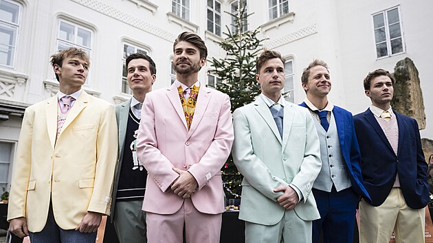 Tom Sean P�eni�ka, Daniel Krej��k, Marek Lambora, Oskar Hes, Tom� Klus a �imon Opp p�i p�edstaven� novinky Letn� sc�ny Musea Kampa nazvan� Klan Ba�a (2. prosince 2025)