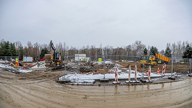 Nedaleko kiovatky Mileta zbourali erpac stanici OMV, me tu vyrst jin budova. (26. listopadu 2025)