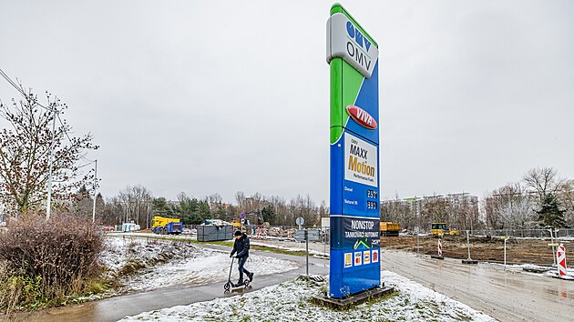 Nedaleko kiovatky Mileta zbourali erpac stanici OMV, me tu vyrst jin budova. (26. listopadu 2025)