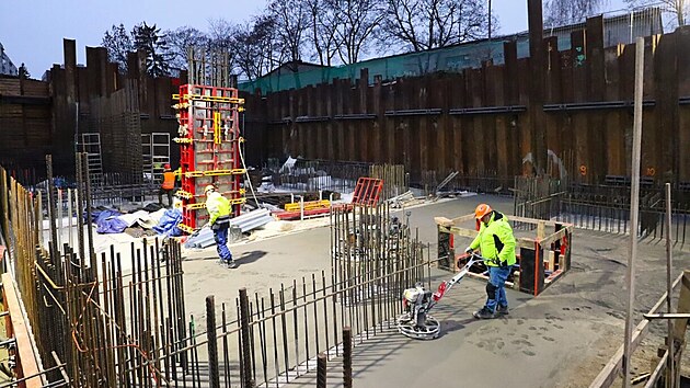 Dv� v��kov� budovy Sisters budou st�t na metr vysok� desce ze speci�ln�ho vysokopevnostn�ho betonu.