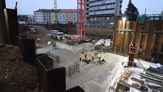 Dv� v��kov� budovy Sisters budou st�t na metr vysok� desce ze speci�ln�ho vysokopevnostn�ho betonu.