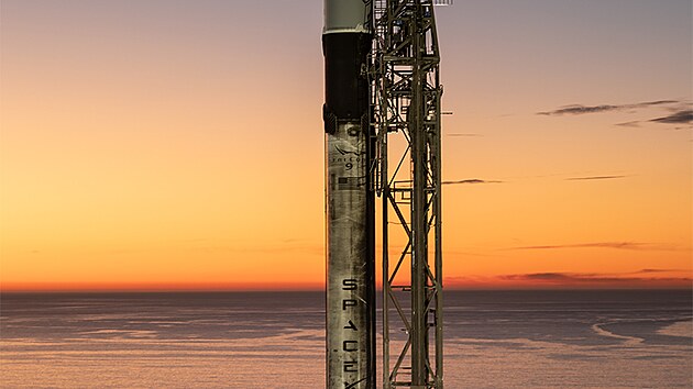 Americk� raketa Falcon 9, kterou Cu�ch�e-3 do zna�n� m�ry kop�ruje