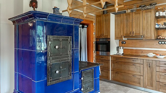 Kdyby si je Josef b�val nechal vyrobit s v�m�n�kem, nepo�izoval by si te� fotovoltaiku � doh��valy by mu i vodu do podlahy.