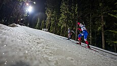 Joná� Mare�ek p�i stoupání v individuálním závod� v Östersundu.