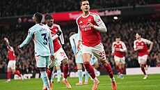 Mikel Merino z Arsenalu slaví sv�j gól proti Brentfordu.