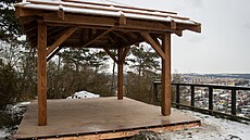 Nový altán pod hradem Hn�vín