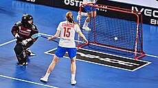 �árka Sta�ková a Anna Bruchá�ková se radují z gólu proti Loty�sku na...
