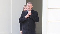 Na nádvo�í Pra�ského hradu odpovídá nov� jmenovaný premiér Andrej Babi� na...
