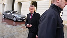 Po jmenování a tiskové konferenci opustil Andrej Babi Praský hrad. (9....