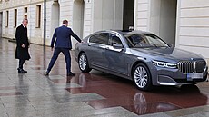 Po jmenování a tiskové konferenci opustil Andrej Babi� Pra�ský hrad. (9....