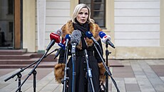 Zuzana Mrázová,d�íve Schwarz Ba�tipánová (ANO) odpovídá noviná��m na dotazy po...
