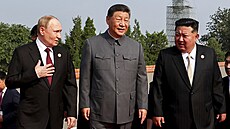Putin, Si �in-pching a Kim. Povídají si o tom, jak by bylo fajn, kdyby mohli...