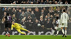 Mohammed Kudus z Tottenhamu promuje penaltu proti Slavii.