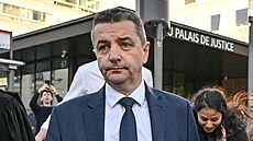 Starosta Saint-Étienne Gaël Perdriau pi odchodu z jednání soudu v Lyonu. (1....