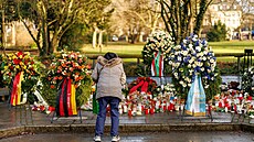 Pietní místo na památku obtí smrtelného útoku noem v Aschaffenburgu (29....