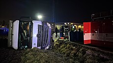 idi nákladního vozu sjel v Micích do píkopu u silnice. (9. prosince 2025)