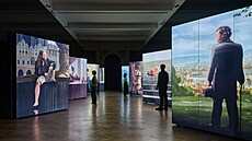 Práv� nahlí�íte do Sálu II. Ten p�iná�í animované ��ivé obrazy� osobností,...