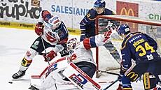 Pardubická obrana s vyp�tím v�ech sil odvrací nátlak Motoru.