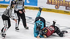 Bitka Josefa Myáka z Karlových Var (vlevo) a Aarona Irvinga ze Sparty.