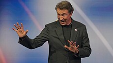 Legendární hokejista Wayne Gretzky b�hem losování základních skupin mistrovství...