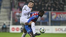 Plze�ský Cheick Souaré a Andrej Stoj�evski ze Slovácka