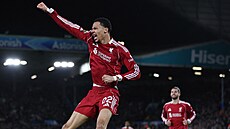 Liverpoolský úto�ník Hugo Ekitiké se raduje ze svého gólu.