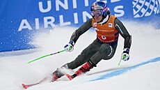Lucas Pinheiro Braathen na trati ob�ího slalomu v Beaver Creeku
