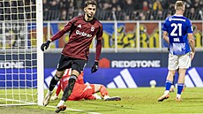 Sparanský útoník Albion Rrahmani se raduje ze svého gólu v Olomouci.