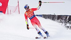 Vítz Marco Odermatt v cíli obího slalomu v Beaver Creeku