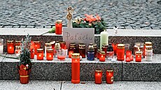 P�ed sídlem rádia Evropa 2, kde p�sobil zesnulý moderátor Patrik Hezucký,...