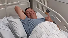 Václav Petrás bojuje se záke�nou rakovinou slinivky. Jeho rodina se ve sbírce...