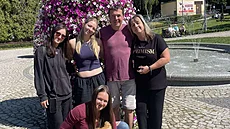 Václav Petrás bojuje se záke�nou rakovinou slinivky. Jeho rodina se ve sbírce...