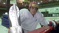 Viktor Ujík se protahuje v praské Edenu jet bhem angamá ve Slavii.