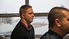 Adrián Holibka stojí p�ed olomouckým krajským soudem.