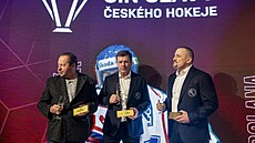 Slavnostní uvedení nových len do Sín slávy eského hokeje. Na snímku jsou...