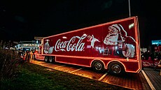 Váno�ní kamion Coca-Cola vyrazí v prosinci na cestu nap�í� �eskem a zastaví...