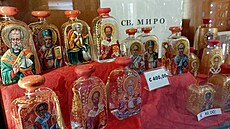 V obchod� se suvenýry hned vedle baziliky mají na sob� ty nejdra��í malované...