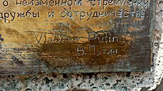 Jméno Vladimira Putina drá�dí