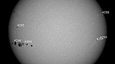 Takto evidovala slune�ní skvrnu 4294-4296 Americká NASA.