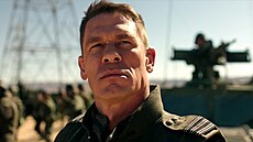 John Cena jako p�ísný agent tajné slu�b v traileru ak�ního filmu Bumblebee.