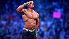 John Cena slaví vítzství bhem galaveera WrestleMania XXX (6. dubna 2014)