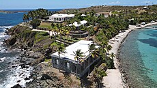 Letecký pohled na soukromý ostrov Jeffreyho Epsteina v Karibiku. (4. prosince...